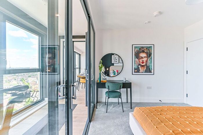 1 Bedroom Flat For Sale In London Square Croydon, Croydon, CR0