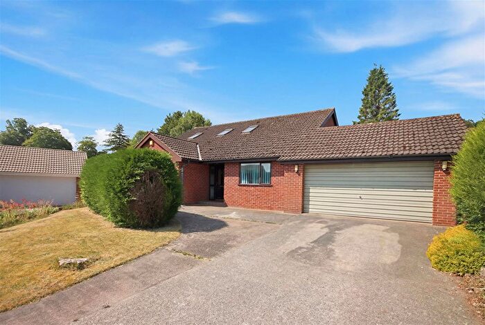 4 Bedroom Detached Bungalow For Sale In White Leas, Chesterfield, S40