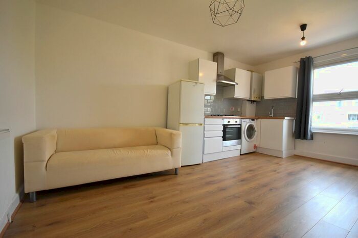 2 Bedroom Flat To Rent In Oakfield Road, Croydon, CR0