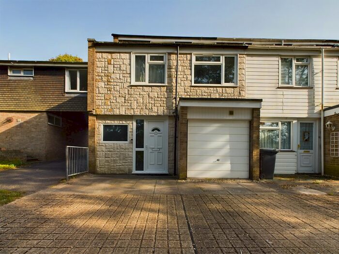 3 Bedroom Terraced House To Rent In Mullins Close, Oakridge, Basingstoke, RG21