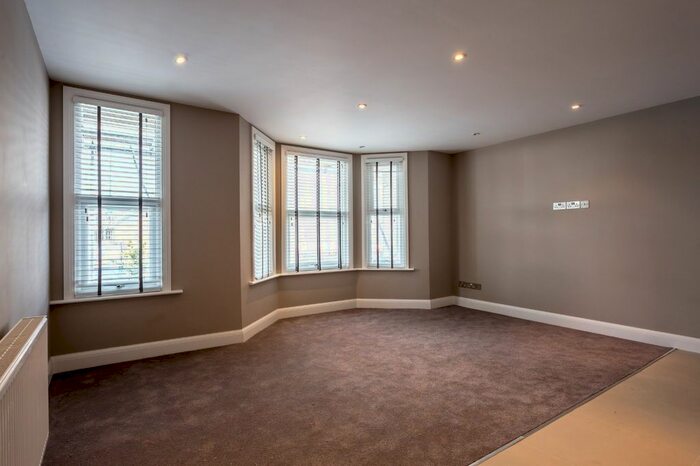 2 Bedroom Flat To Rent In Northfield Avenue, London, W13