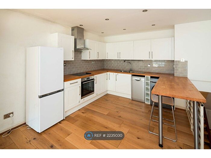 2 Bedroom Flat To Rent In Lower Road, London, SE16