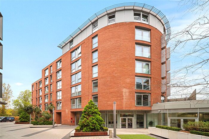 1 Bedroom Flat For Sale In Walpole Lodge, Plaza Gardens, London, SW15
