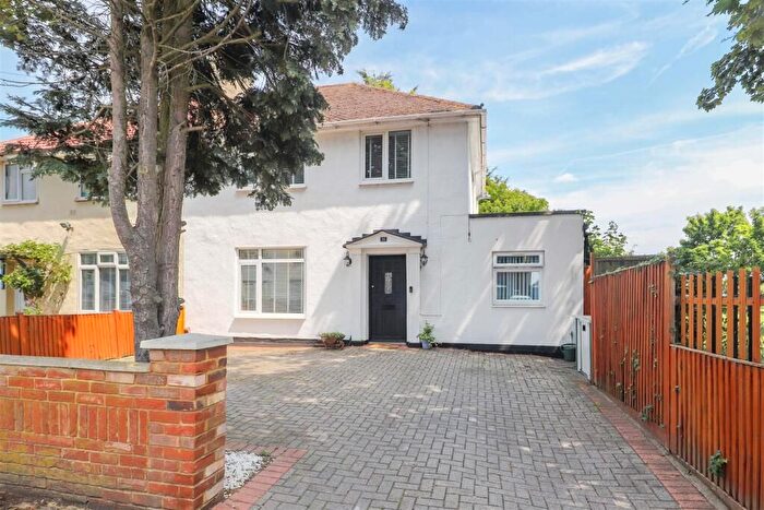 5 Bedroom Semi-Detached House For Sale In Carnarvon Drive, Hayes, UB3