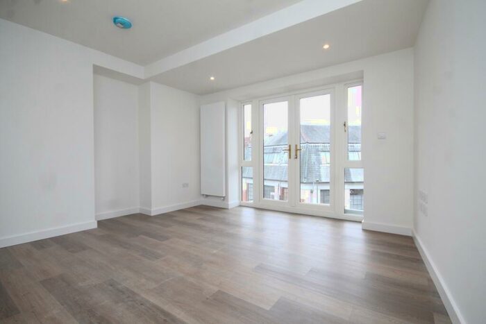 1 Bedroom Flat To Rent In Finchley Road, Golder Green, NW11