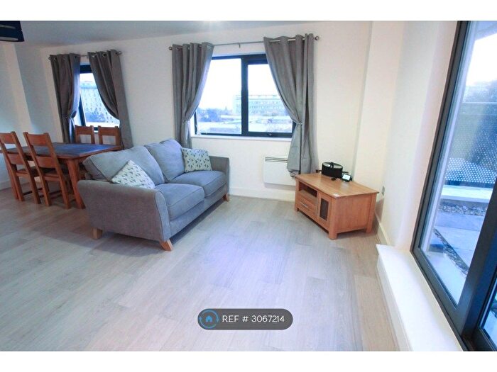 2 Bedroom Flat To Rent In Regal Court, Birmingham, B15