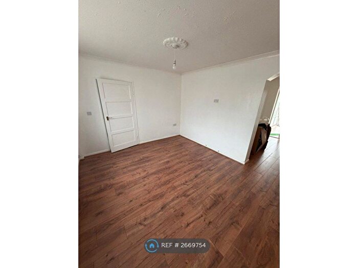 3 Bedroom Semi Detached House To Rent In Gorsefield Road, Birmingham, B34