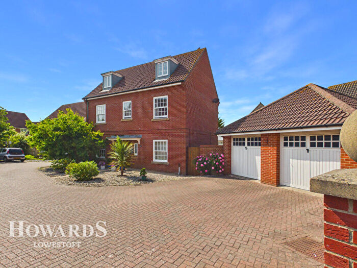 5 Bedroom Detached House For Sale In Yewdale, Lowestoft, NR33