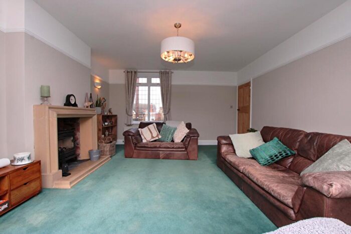 4 Bedroom Detached House For Sale In Blandford Avenue, Kettering, Northamptonshire, NN16