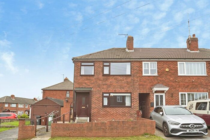 3 Bedroom End Of Terrace House For Sale In Westfield Oval, Yeadon, Leeds, LS19