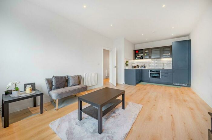 1 Bedroom Flat To Rent In - Pembroke Broadway, Camberley, Surrey, GU15