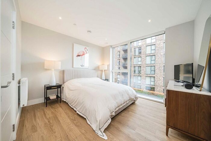 2 Bedroom Flat For Sale In Plough Lane, London, SW17