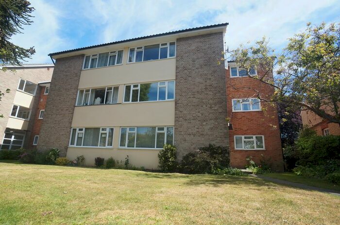 2 Bedroom Flat To Rent In Embassy Court, Lansdown Road, Sidcup, Kent, DA14