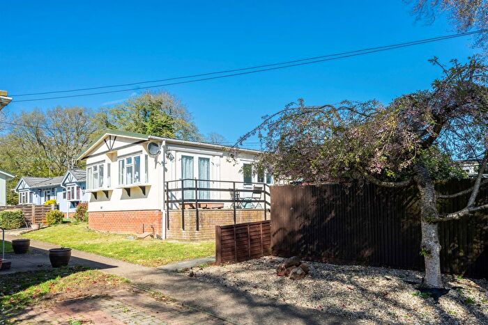 2 Bedroom Park Home For Sale In Chesham Road, Wigginton, Tring, HP23