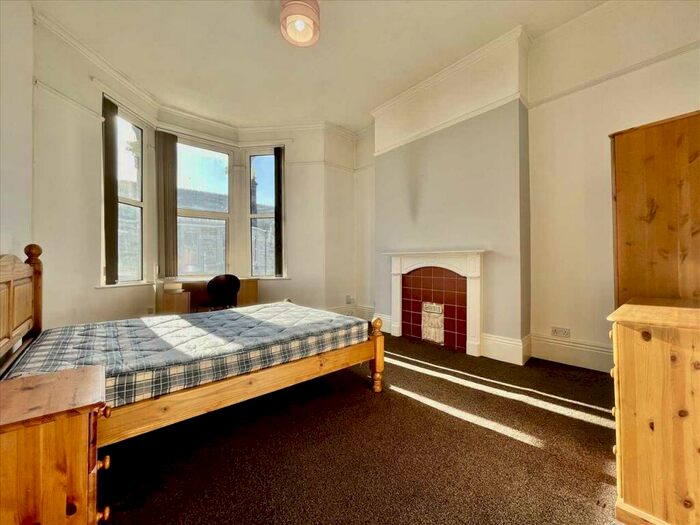 2 Bedroom Apartment To Rent In Evelyn Place, Plymouth, PL4