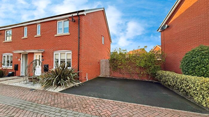 3 Bedroom Semi-detached House For Sale In Overbury Way, Wellesbourne, Warwick, CV35