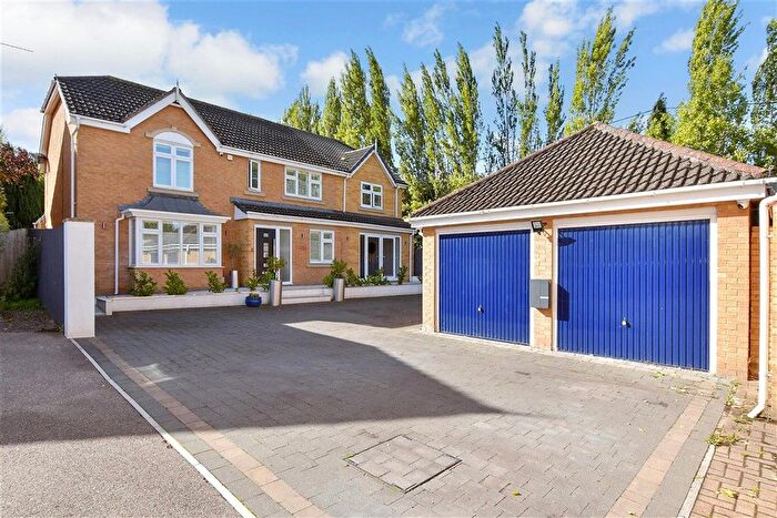 5 Bedroom Detached House For Sale In Fordwich Drive, Rochester, Kent, ME2
