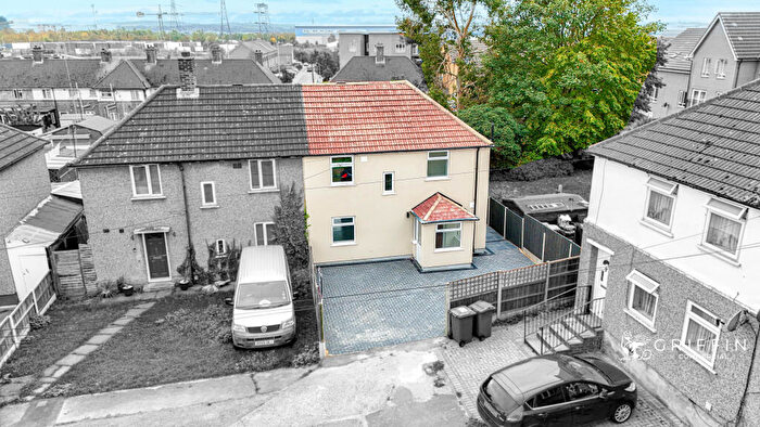 3 Bedroom Semi-Detached House For Sale In St Clements Avenue, West Thurrock, RM20