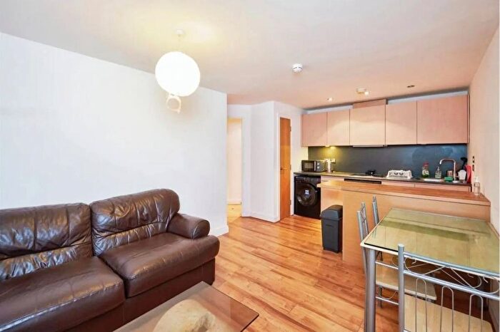 3 Bedroom Flat To Rent In Kelly Avenue, London, SE15