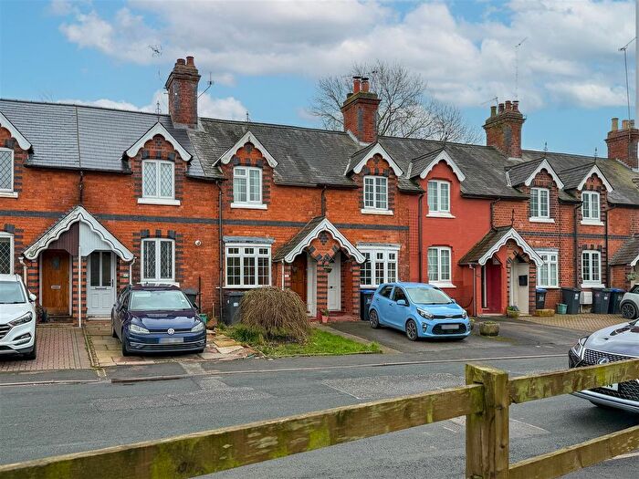 2 Bedroom Cottage For Sale In School Lane, Kenilworth, CV8