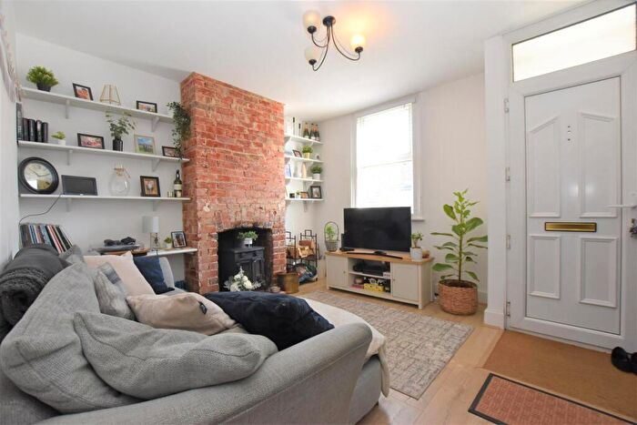 3 Bedroom Terraced House To Rent In Briants Avenue, RG4