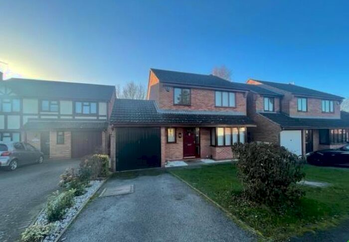 4 Bedroom Detached House To Rent In Pontypool Close, Oakwood, Derby, DE21
