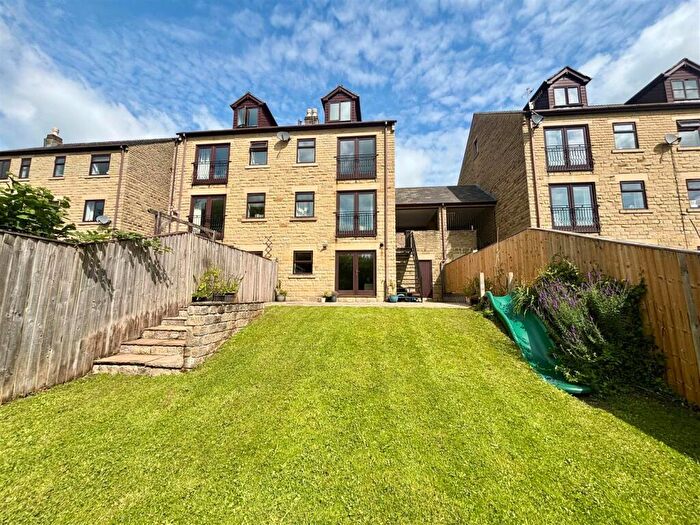 4 Bedroom Semi Detached House For Sale In Old Smithy Road, New Mills, High Peak, SK22