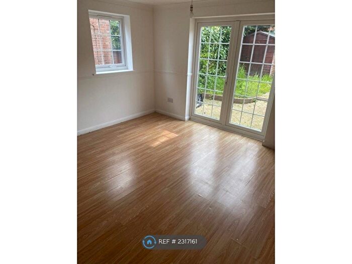 2 Bedroom Semi-Detached House To Rent In Felton Close, Luton, LU2