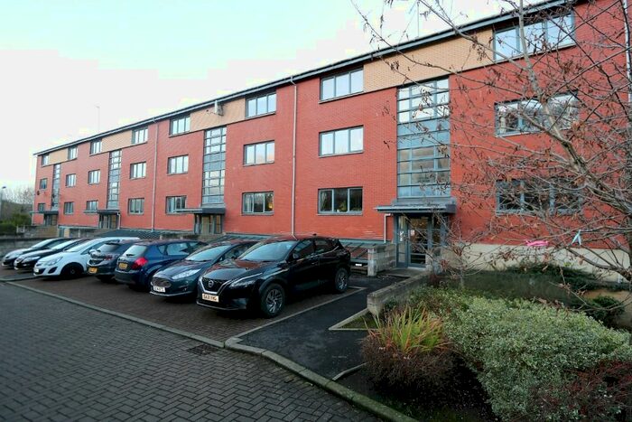 2 Bedroom Flat To Rent In Bellwood Street, Glasgow G41