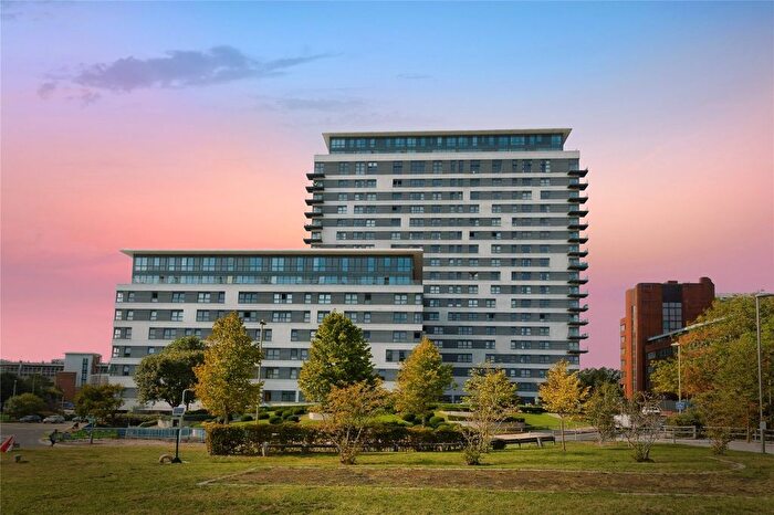 1 Bedroom Flat For Sale In Alencon Link, Basingstoke, Hampshire, RG21