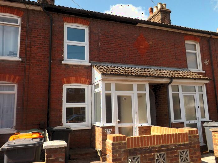 2 Bedroom Detached House To Rent In Victoria Street, Dunstable, Bedfordshire, LU6