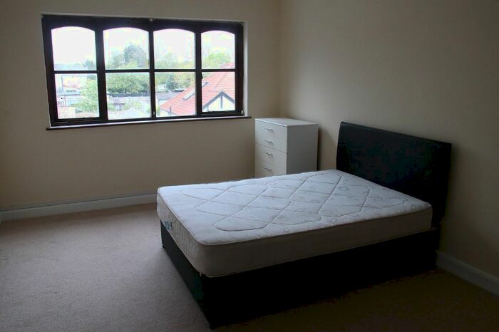 Studio To Rent In Halfway Street, Sidcup DA15