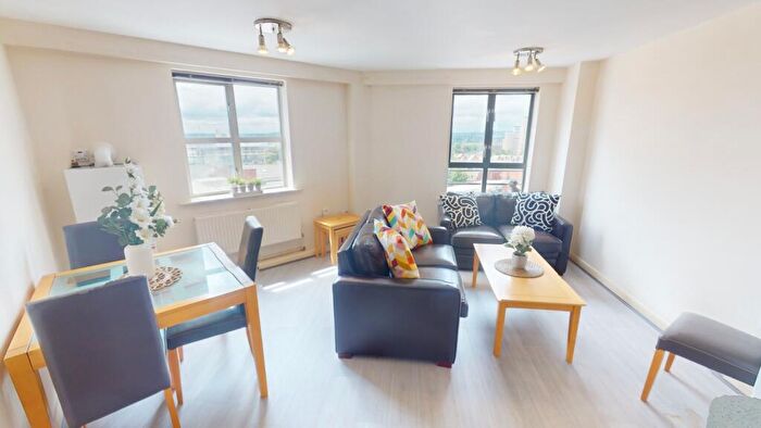 2 Bedroom Flat To Rent In Flat Royal Victoria Court, NG7