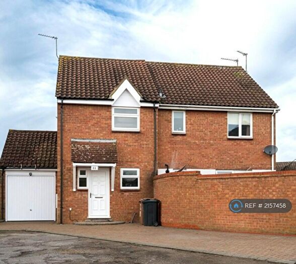 2 Bedroom Semi-Detached House To Rent In The Hedgerows, Stevenage, SG2