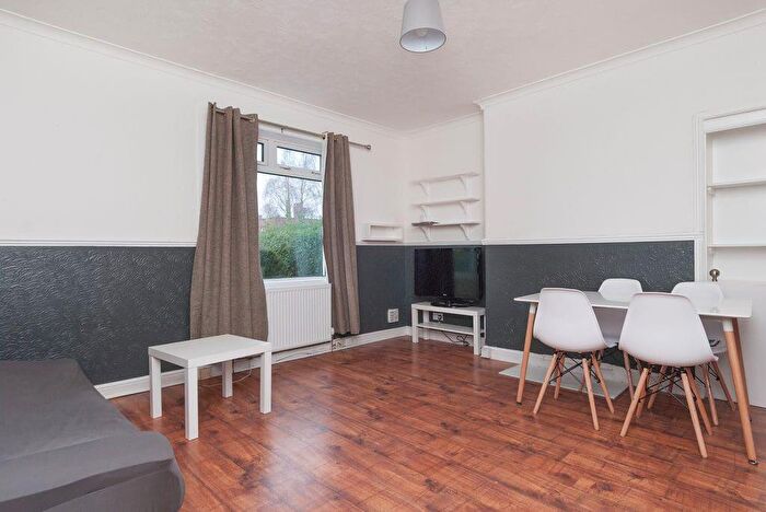 3 Bedroom Flat To Rent In L Broomhouse Street South, Edinburgh, EH11