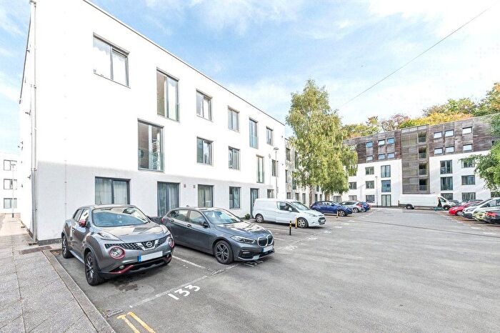 1 Bedroom Flat For Sale In Godstone Road, Whyteleafe, Surrey, CR3
