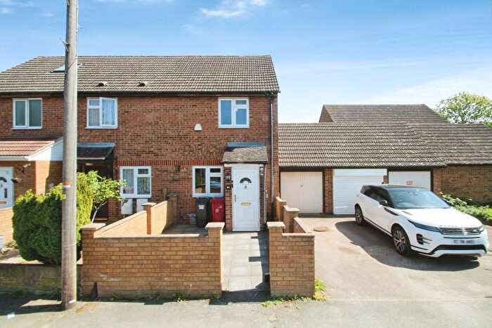 2 Bedroom Terraced House To Rent In Meadow Road, Langley, SL3