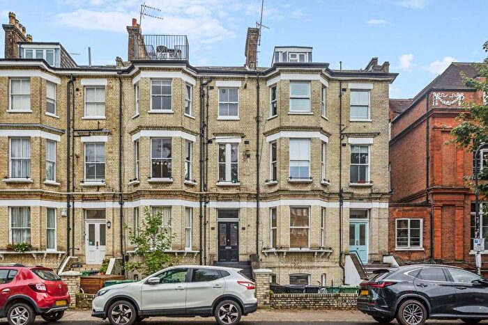 3 Bedroom Flat To Rent In Crossfield Road, London, NW3