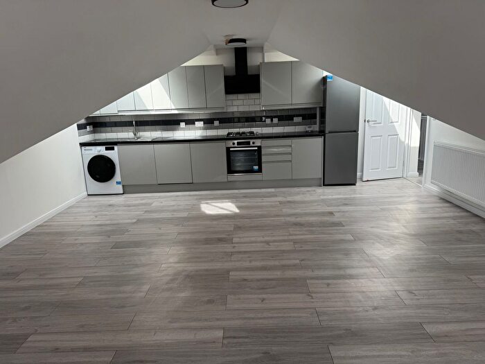 Block Of Flats To Rent In Gospel Lane, Solihull, B27