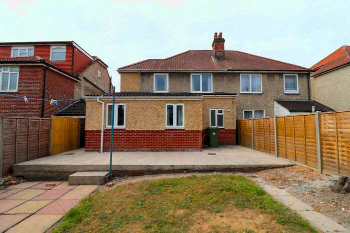 6 Bedroom Semi-Detached House To Rent In Ripstone Gardens, Southampton, SO17