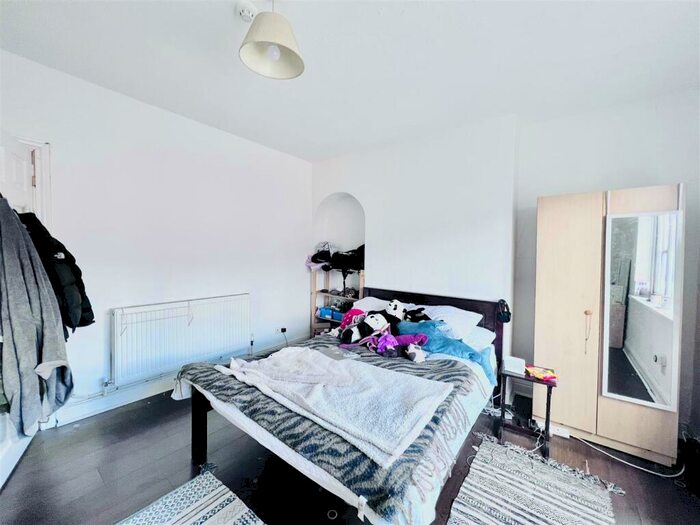 2 Bedroom Flat To Rent In Holden Street, Nottingham, NG7