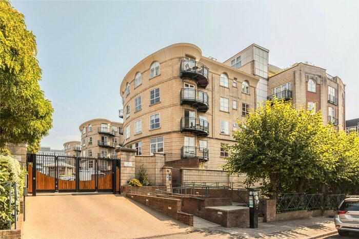 2 Bedroom Flat To Rent In Wimbledon Central, - Worple Road, London, SW19