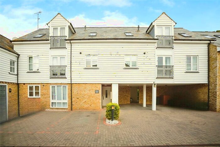 2 Bedroom Flat To Rent In Suffolk Street, Whitstable, Kent, CT5