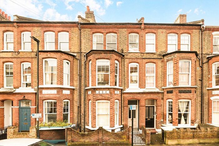 3 Bedroom Maisonette For Sale In Sandmere Road, Clapham, SW4