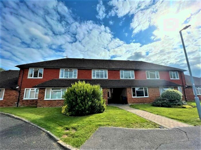 2 Bedroom Flat To Rent In Cowdray Close, Bexhill-On-Sea, TN39