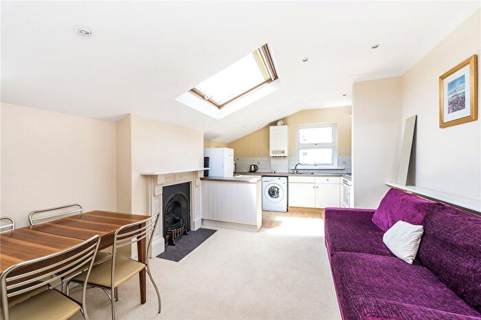 1 Bedroom Flat To Rent In Kingscourt Road, London, SW16