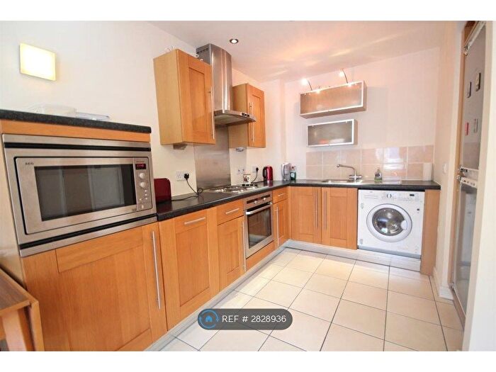 2 Bedroom Flat To Rent In Brookfield House, Hemel Hempstead, HP2