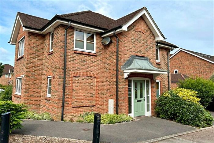 3 Bedroom House To Rent In Bedroom Detached House In Redhill, RH1