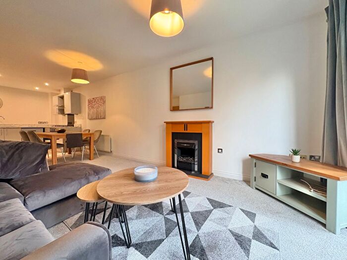 2 Bedroom Flat To Rent In Carisbrooke Road, Far Headingley, Leeds, LS16