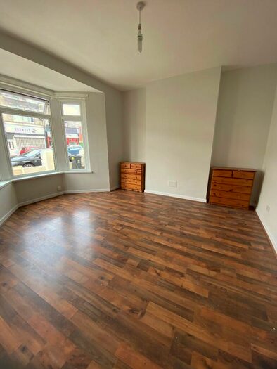 2 Bedroom Ground Flat To Rent In Penarth Road, Cardiff(City), CF11